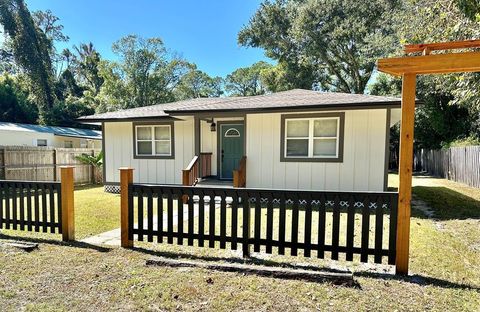 Photo of 334 22nd Ave, Apalachicola, FL 32320 (MLS # 324402)