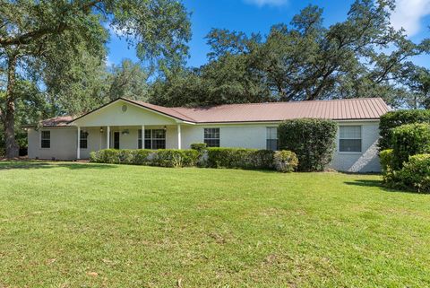 Photo of 480 Lake View Dr, Wewahitchka, FL 32465 (MLS # 323822)