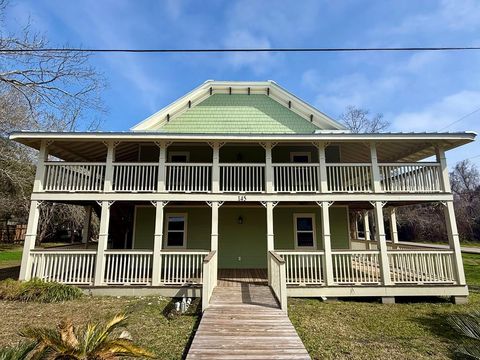 Photo of 145 6th St, Apalachicola, FL 32320 (MLS # 326478)