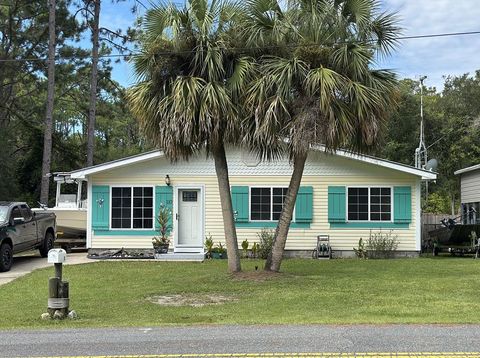 Photo of 110 Franklin St, Carrabelle, FL 32323 (MLS # 323986)