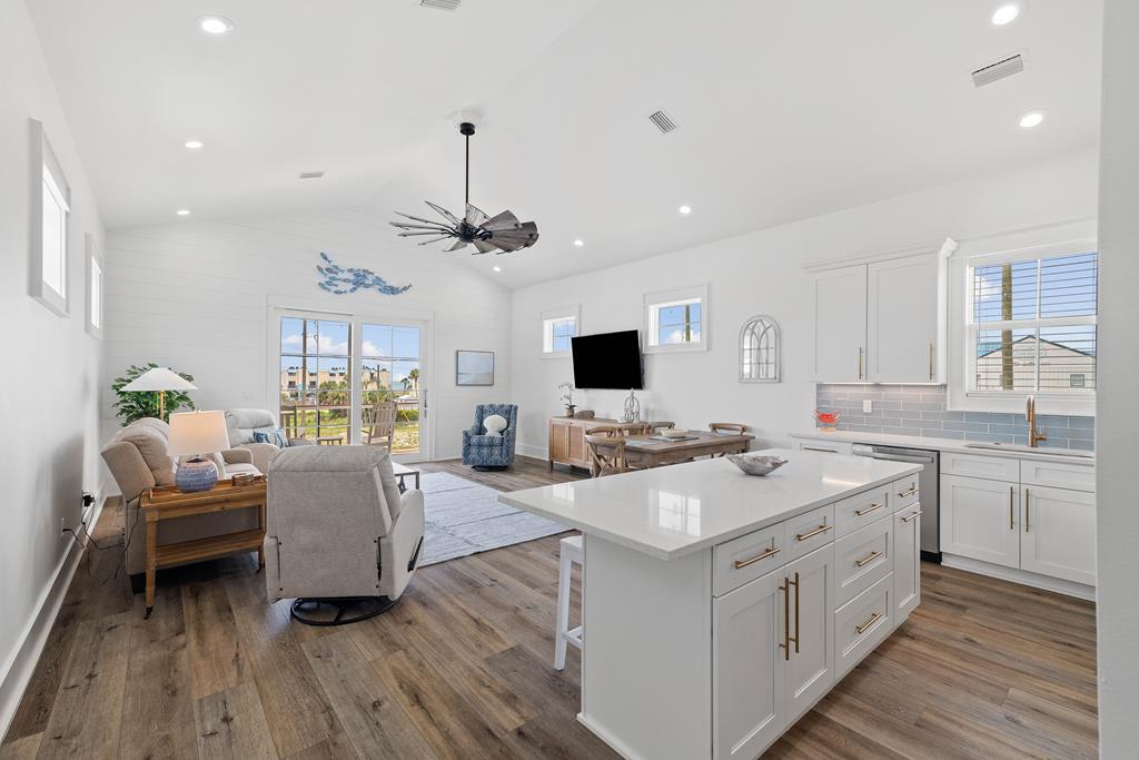 St. George Island, Florida, 32328, United States, 4 Bedrooms Bedrooms, ,4 BathroomsBathrooms,Residential,Active,2006556