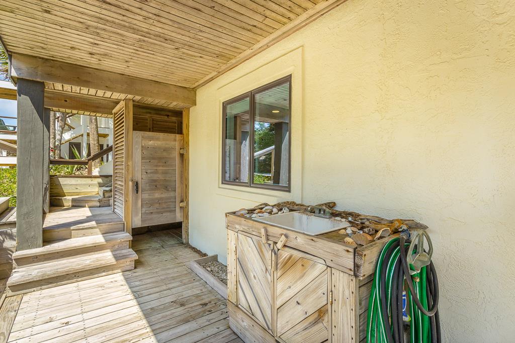 St. George Island, Florida, 32328, United States, 4 Bedrooms Bedrooms, ,5 BathroomsBathrooms,Residential,Active,1834504