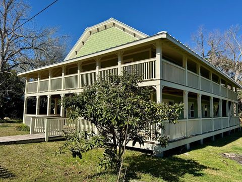 Photo of 145 6th St, Apalachicola, FL 32320 (MLS # 328178)