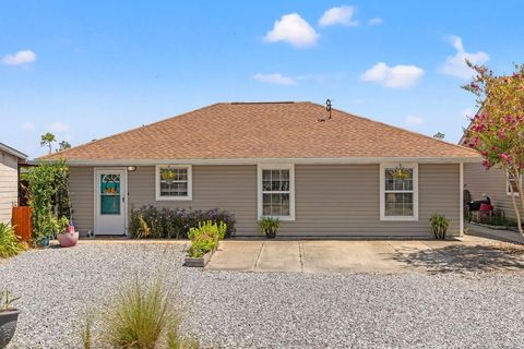 Photo of 1005B Cypress Ln, Mexico Beach, FL 32456 (MLS # 324219)