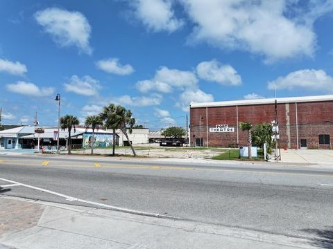 Photo of 309 Monument Ave, Port Saint Joe, FL 32456 (MLS # 322394)