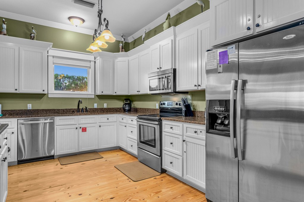 St. George Island, Florida, 32328, United States, 4 Bedrooms Bedrooms, ,4 BathroomsBathrooms,Residential,Active,2045322