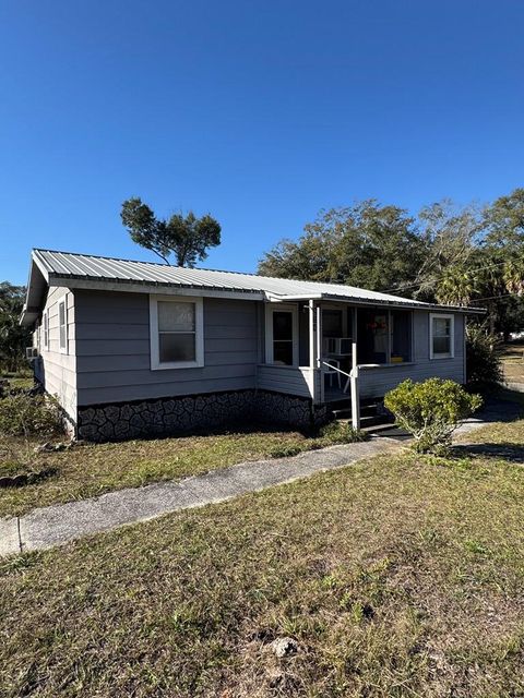 Photo of 214 4th St, Apalachicola, FL 32320 (MLS # 325012)