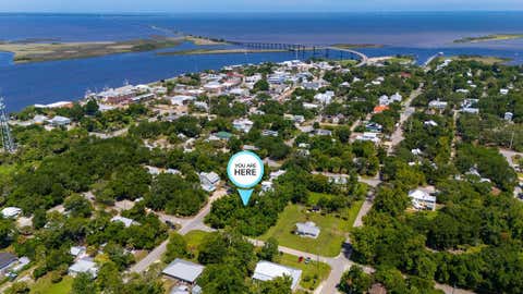 Photo of 140 5th St, Apalachicola, FL 32320 (MLS # 328933)