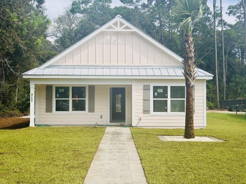 Photo of 217 15th St, Apalachicola, FL 32320 (MLS # 329156)