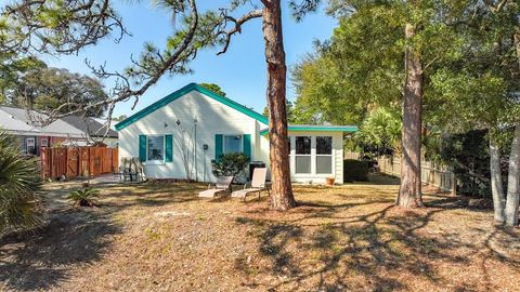 Photo of 51-6 E Pine St, Lanark Village, FL 32323 (MLS # 326425)