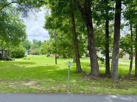 Photo of 633 Byrd Parker Dr, Wewahitchka, FL 32465 (MLS # 328496)