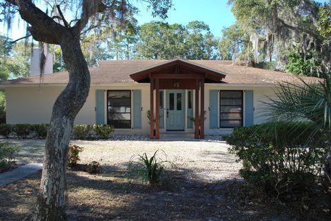 Photo of 215 N Bay Shore Dr, Eastpoint, FL 32328 (MLS # 324209)