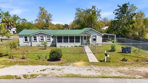 Photo of 212 NW Ave C, Carrabelle, FL 32322 (MLS # 327888)