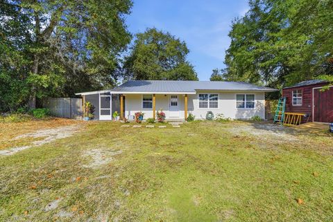 Photo of 2315 Oak St, Carrabelle, FL 32323 (MLS # 324622)