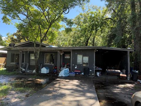 Photo of 172 11th St, Apalachicola, FL 32320 (MLS # 323855)