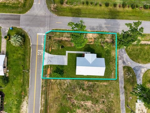 Photo of 250 Winnie St, Wewahitchka, FL 32465 (MLS # 323967)