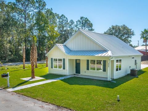 Photo of 200 13th St, Apalachicola, FL 32320 (MLS # 322614)