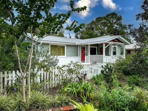 Photo of 121 Ave D, Apalachicola, FL 32320 (MLS # 329721)