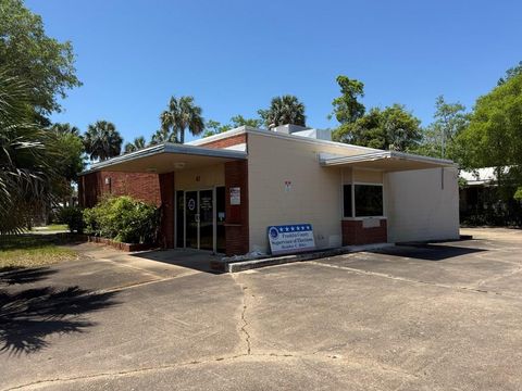 Photo of 47 Ave F, Apalachicola, FL 32320 (MLS # 321661)