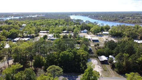 Photo of 9 NW 9th St, Carrabelle, FL 32322 (MLS # 328027)
