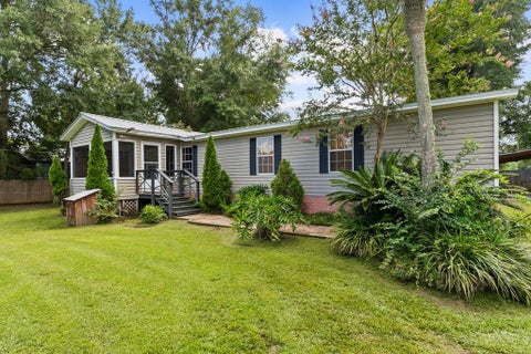 Photo of 105 Riverview Dr, Wewahitchka, FL 32465 (MLS # 329035)