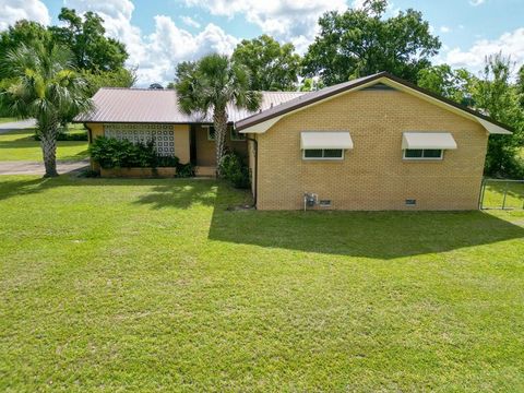Photo of 1901 Long Ave, Port Saint Joe, FL 32456 (MLS # 322360)