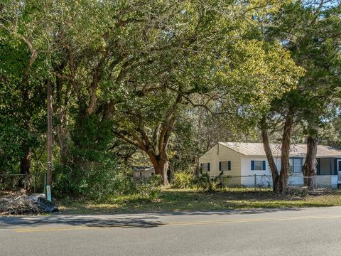 Photo of 31 Jackie Whitehurst St, Apalachicola, FL 32320 (MLS # 326297)