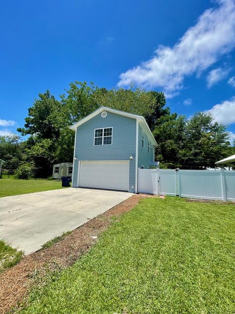 Photo of 148 20th Ave, Apalachicola, FL 32320 (MLS # 324116)