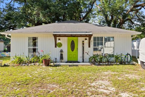 Photo of 621 Maddox St, Port Saint Joe, FL 32456 (MLS # 322004)