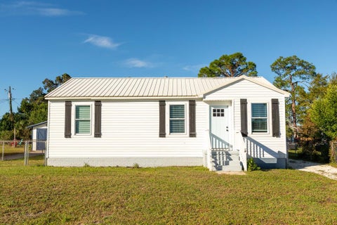 Photo of 1610 Long Ave, Port Saint Joe, FL 32456 (MLS # 324523)