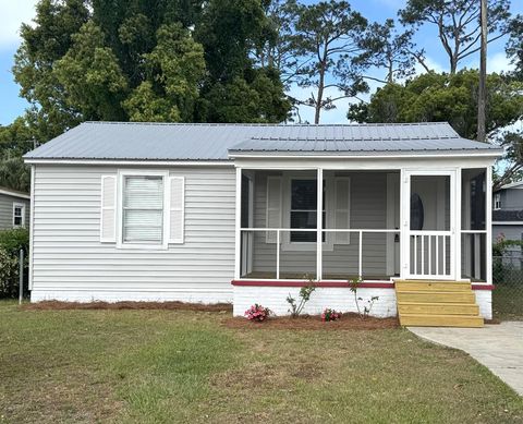 Photo of 1404 Long Ave, Port Saint Joe, FL 32456 (MLS # 327943)