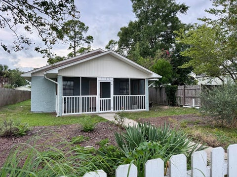 Photo of 1506 Long Ave, Port Saint Joe, FL 32456 (MLS # 329149)