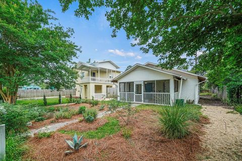 Photo of 1506 Long Ave, Port Saint Joe, FL 32456 (MLS # 321833)