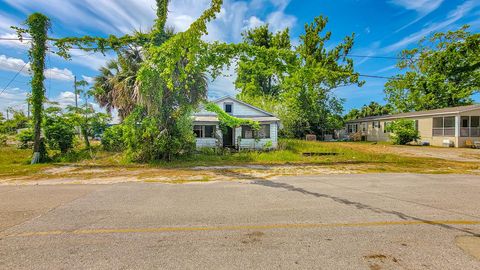 Photo of 186 Ave E, Port Saint Joe, FL 32456 (MLS # 321804)