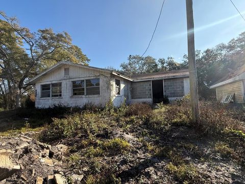 Photo of 110 SE 10th St, Carrabelle, FL 32322 (MLS # 326299)