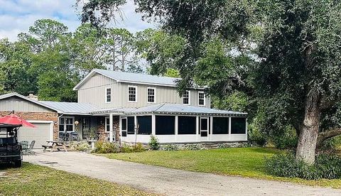 Photo of 1002 Gulf Ave, Carrabelle, FL 32322 (MLS # 324494)
