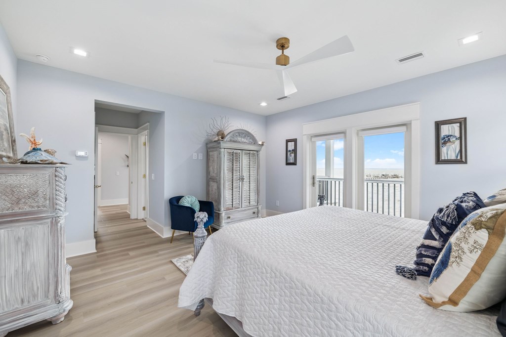 St. George Island, Florida, 32328, United States, 5 Bedrooms Bedrooms, ,6 BathroomsBathrooms,Residential,Active,1943705