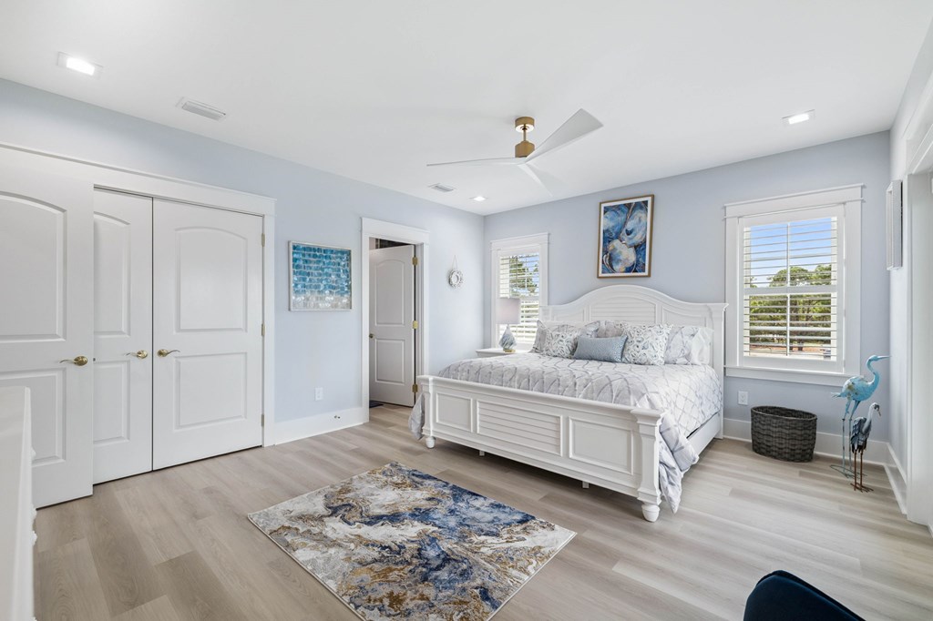 St. George Island, Florida, 32328, United States, 5 Bedrooms Bedrooms, ,6 BathroomsBathrooms,Residential,Active,1943705