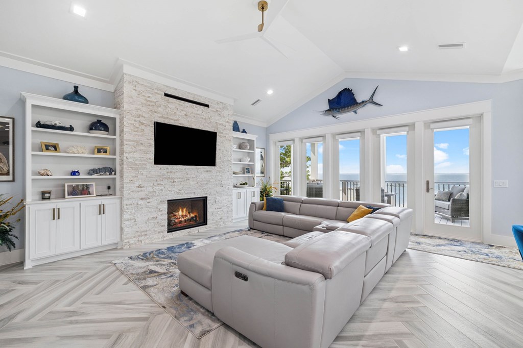 St. George Island, Florida, 32328, United States, 5 Bedrooms Bedrooms, ,6 BathroomsBathrooms,Residential,Active,1943705