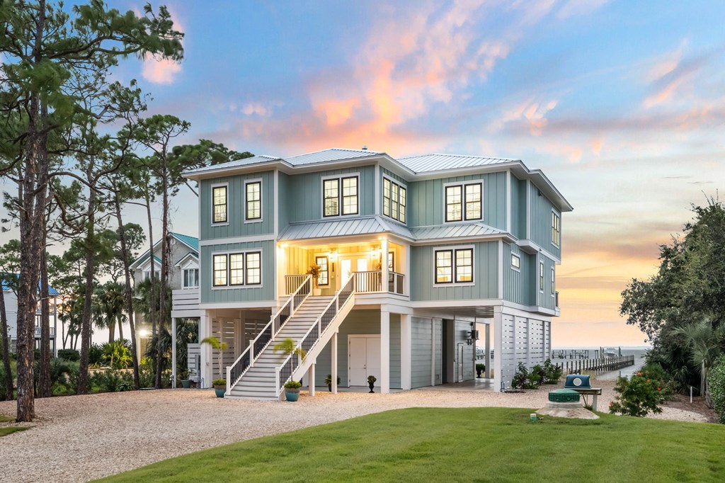 St. George Island, Florida, 32328, United States, 5 Bedrooms Bedrooms, ,6 BathroomsBathrooms,Residential,Active,1943705