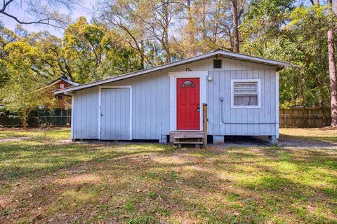 Photo of 50 Bayview Dr, Apalachicola, FL 32320 (MLS # 327799)