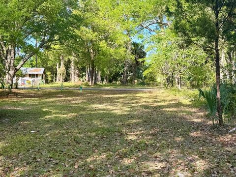 Photo of 206 13th St, Apalachicola, FL 32320 (MLS # 328000)