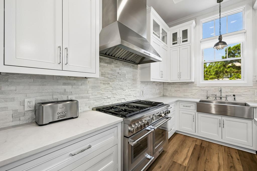Exceptional custom beach home ready to make idyllic family memories! T – image 14