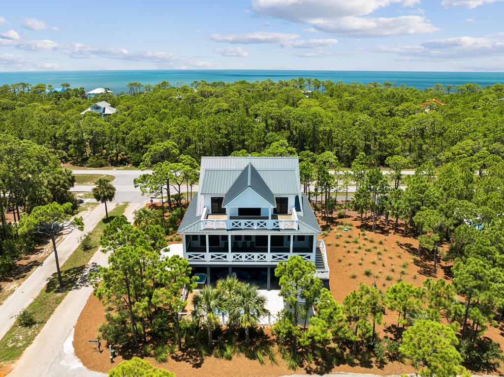 Exceptional custom beach home ready to make idyllic family memories! T – image 44