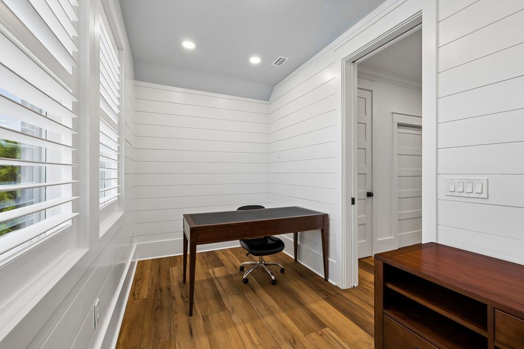 Exceptional custom beach home ready to make idyllic family memories! T – image 35