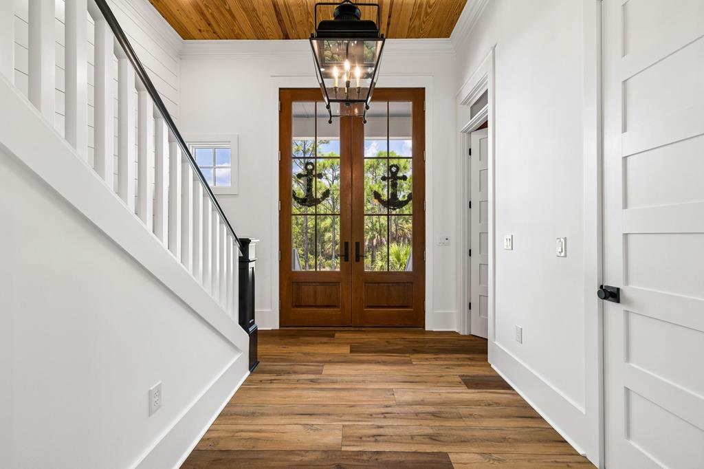 Exceptional custom beach home ready to make idyllic family memories! T – image 4