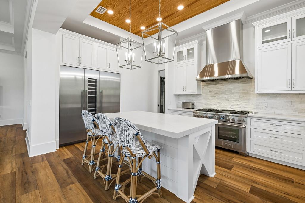 Exceptional custom beach home ready to make idyllic family memories! T – image 10
