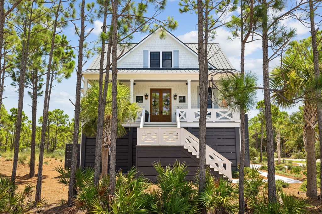 Exceptional custom beach home ready to make idyllic family memories! T – image 2
