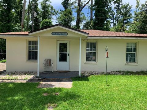 Photo of 126 Arrowhead Cir, Wewahitchka, FL 32465 (MLS # 324581)