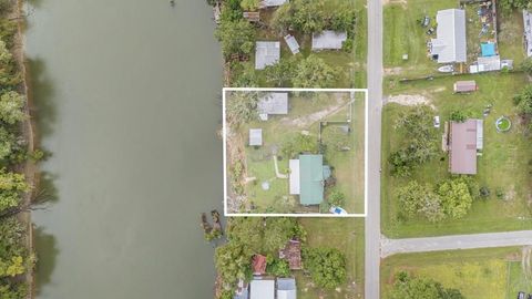 Photo of 204 Riverview Dr, Wewahitchka, FL 32465 (MLS # 324262)